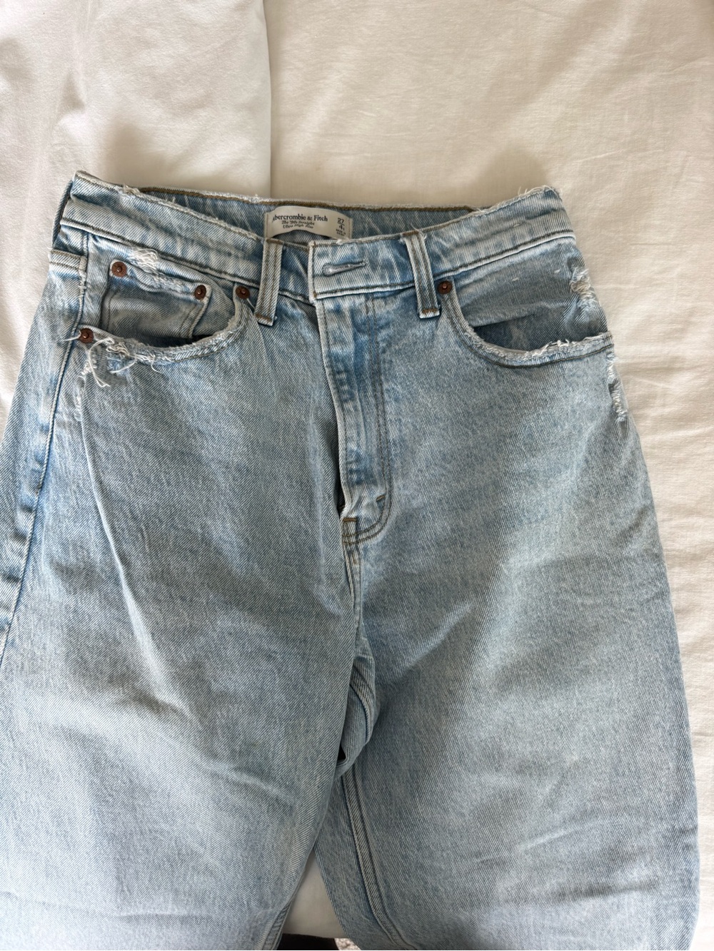 Abercrombie The 90s Straight Ultra High-Rise Jeans - Light Blue - Size 4 SHORT